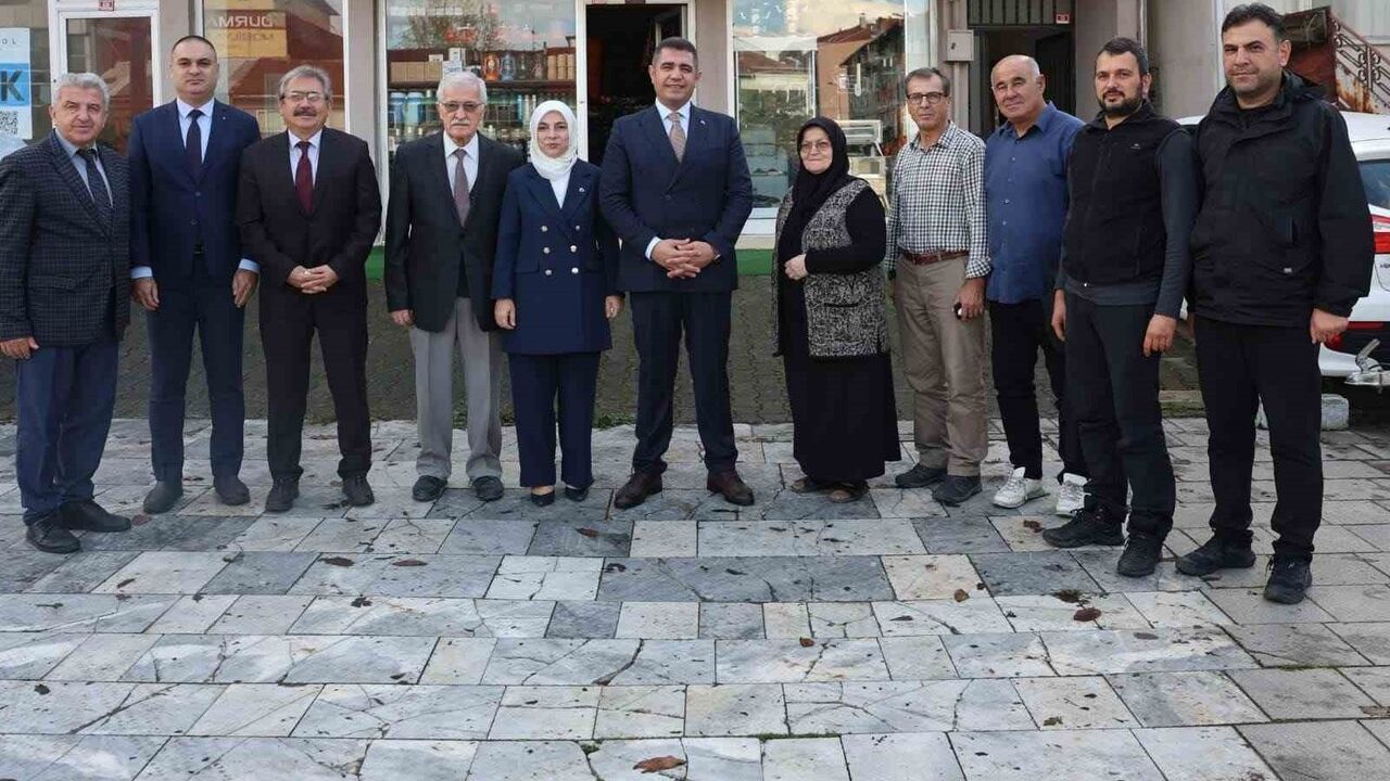 Düzce Valisi, Emekli Öğretmenleri Evlerinde Ziyaret Etti