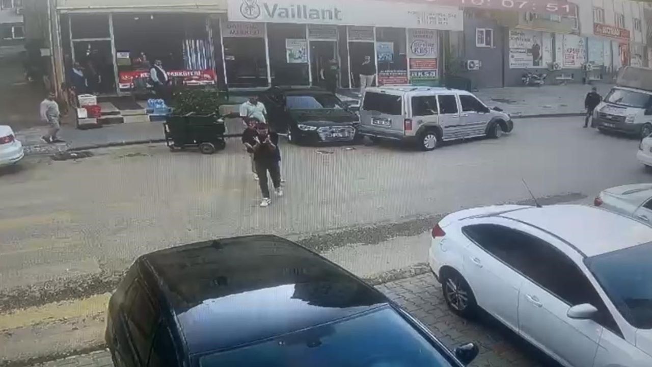 Düziçi'nde kontrolden çıkan otomobil park halindeki araca çarptı