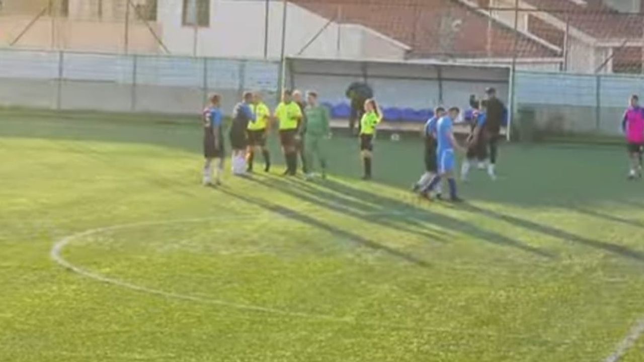 Edirne 1. Amatör Lig maçında taraftar sahaya girdi, karşılaşma tatil edildi