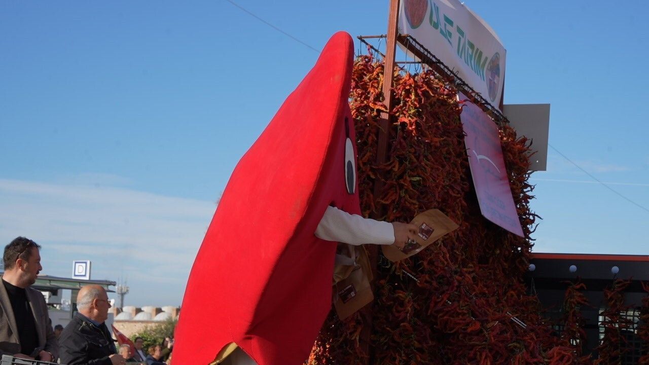 Edirne'de 103'üncü kurtuluş yıldönümünde sıvı yağ dağıtımında izdiham