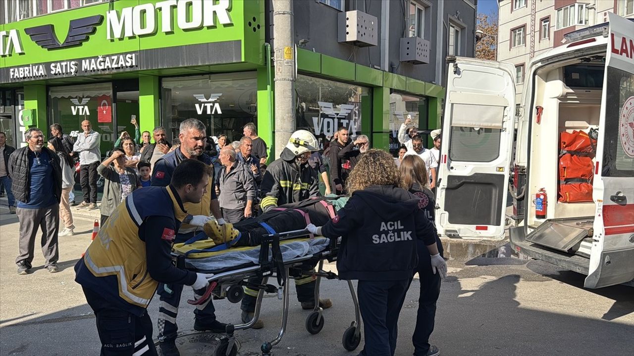 Edirne'de Fırına Giren Otomobil Kazasında 4 Yaralı