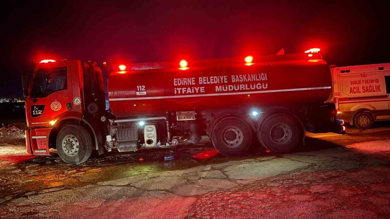 Edirne'de palet üretim tesisinde yangın söndürüldü