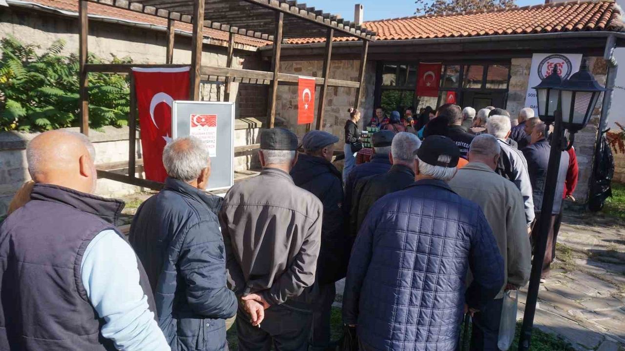 Edirne'de Şehitler İçin Mevlid-i Şerif ve Pilav-Ayran İkramı