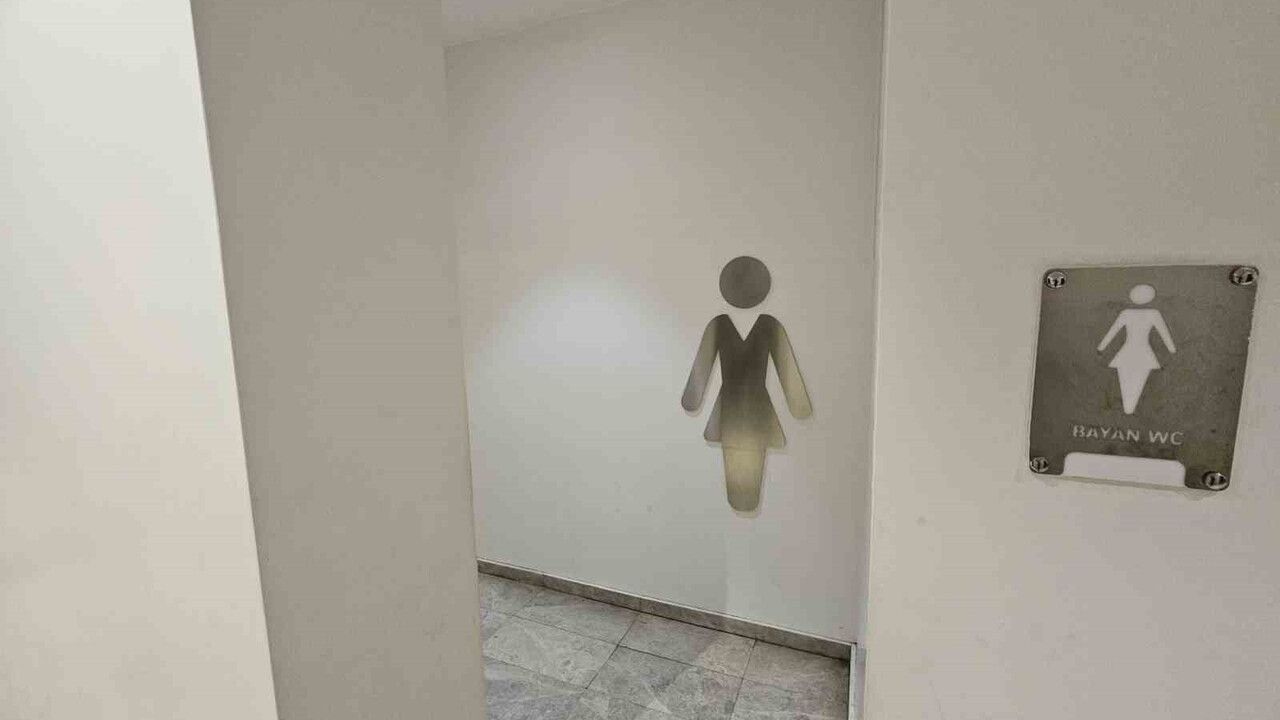 Edirne Erasta AVM’de bayan tuvaletinde cep telefonuyla görüntü alma girişimi