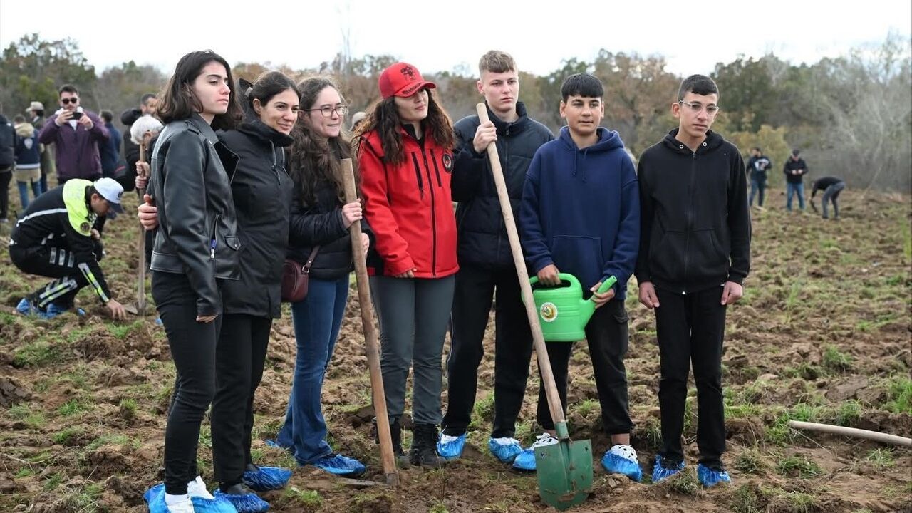 Edirne Lalapaşa Çömlekköy'de 500 Fidan Şehitler Anısına Toprakla Buluştu