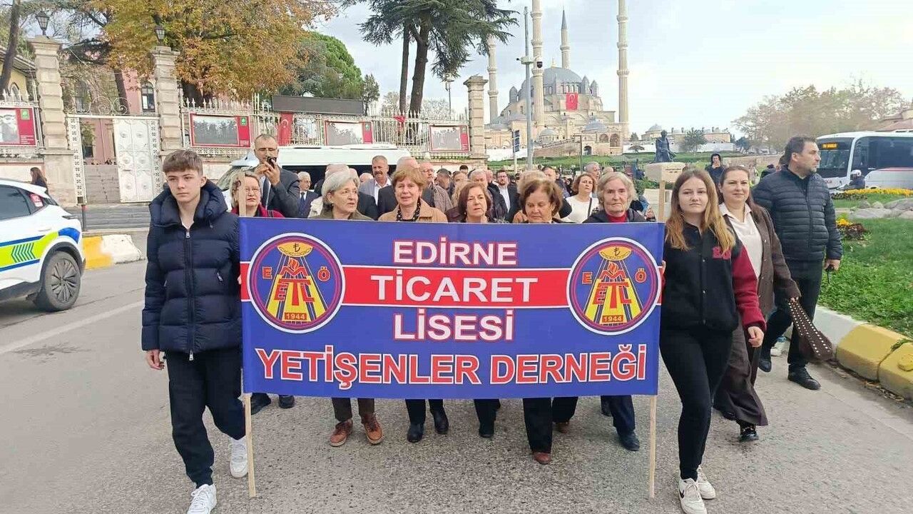 Edirne Ticaret Lisesi mezunları Selimiye’de buluştu