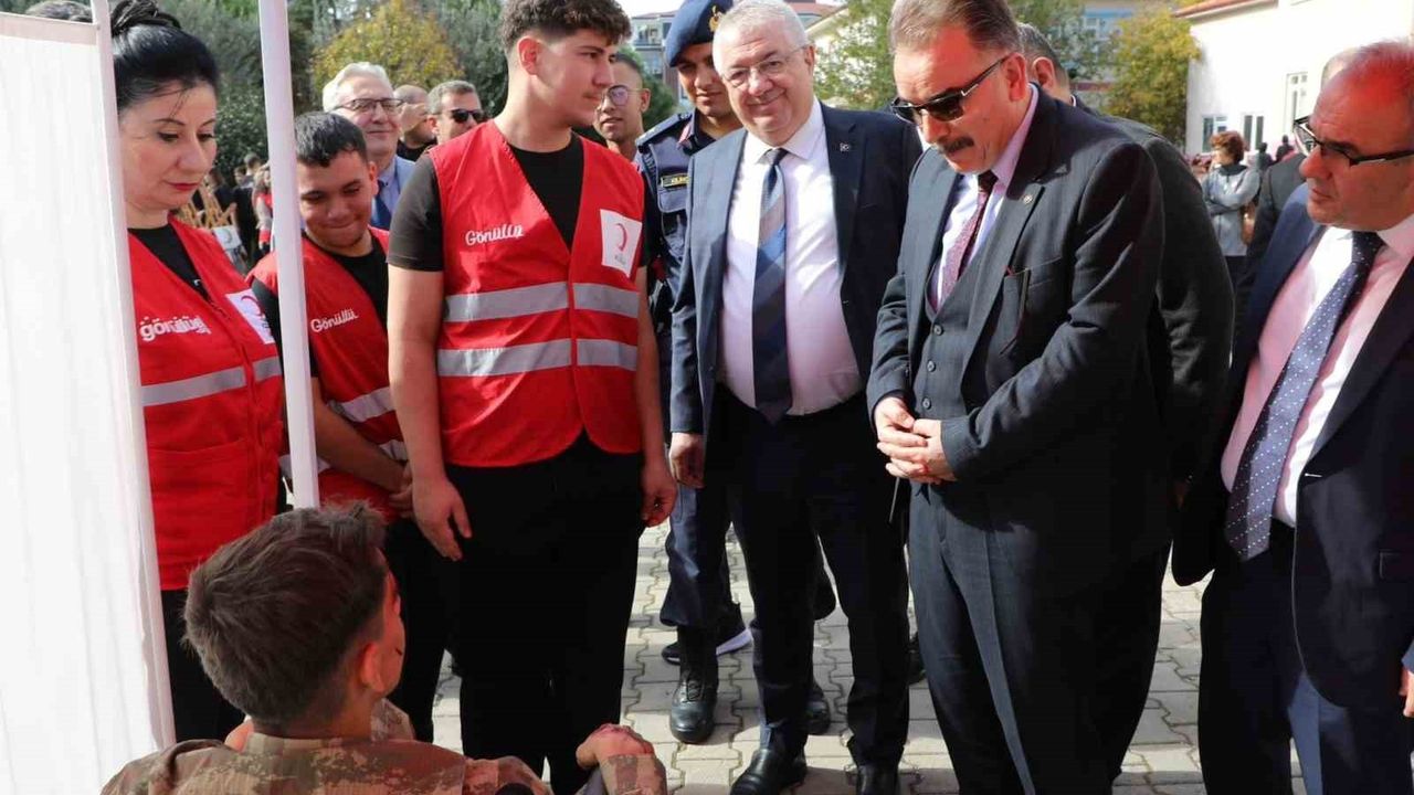 Edremit'te Kızılay Haftası Coşkusu