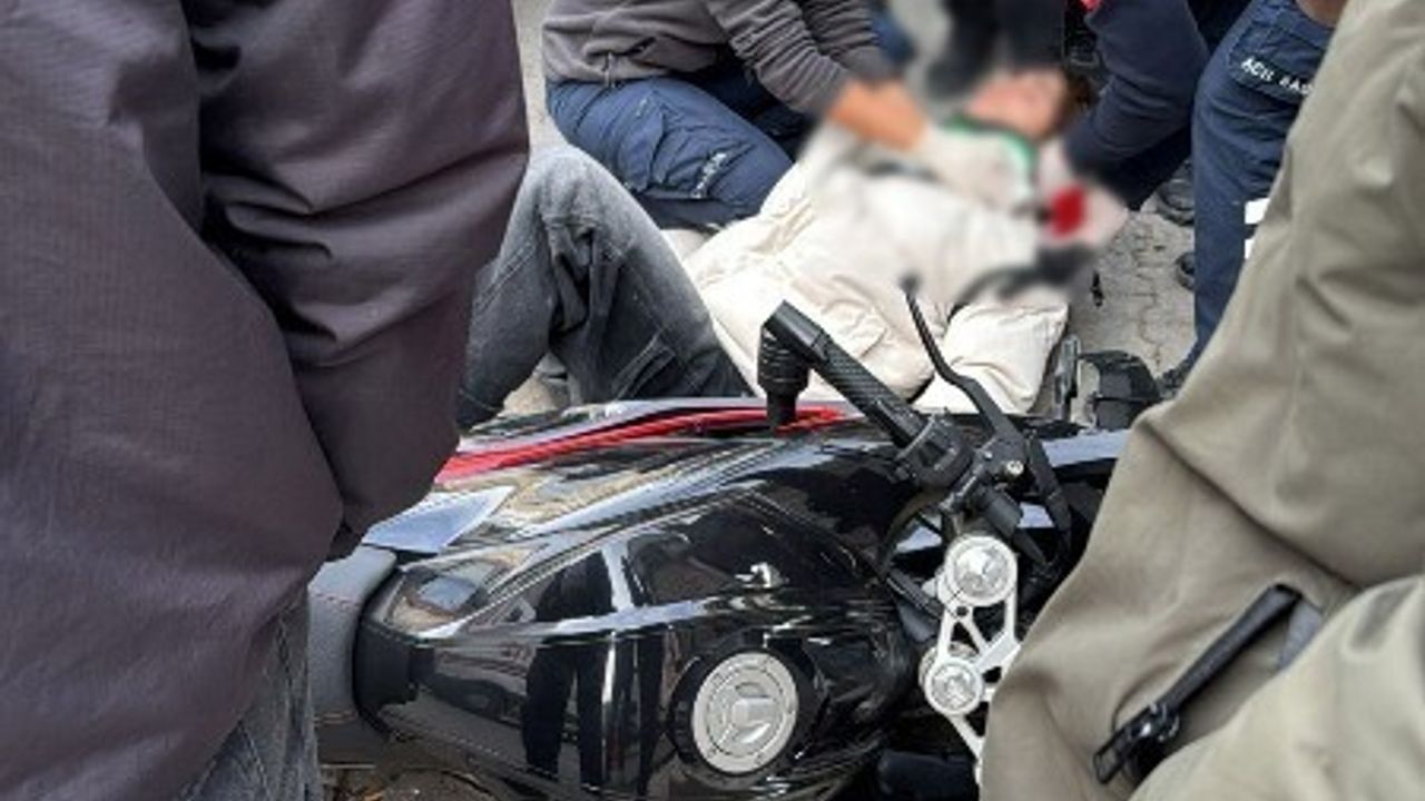 Edremit’te motosiklet ile otomobil çarpıştı — 1 yaralı