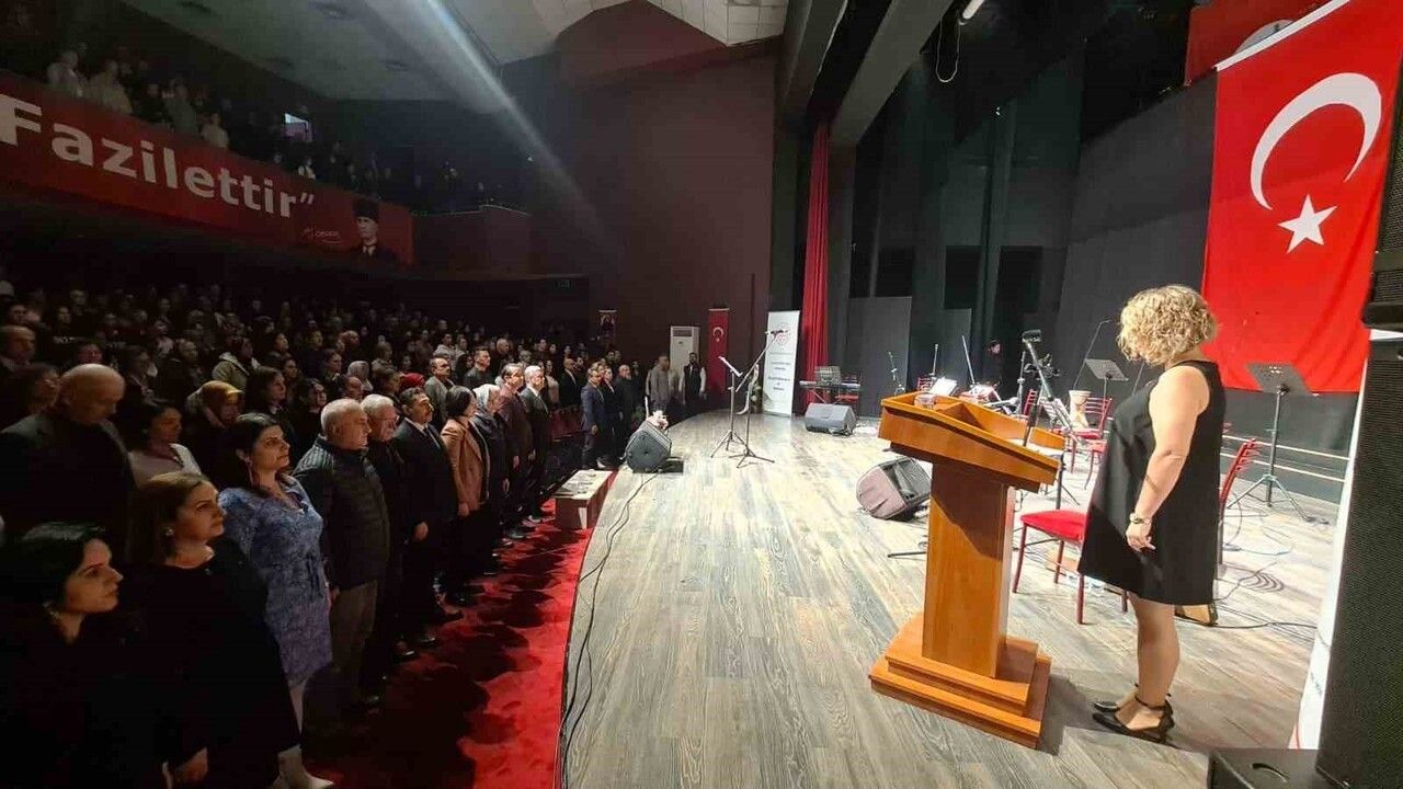 Efeler’de Müzik ve Sanat Akademisi ve Maarif Korosu’ndan unutulmaz konser