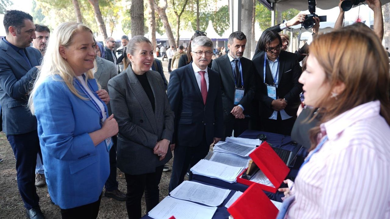 Ege Üniversitesinde Kutup Bilimleri Sempozyumu ve Şenliği Düzenlendi