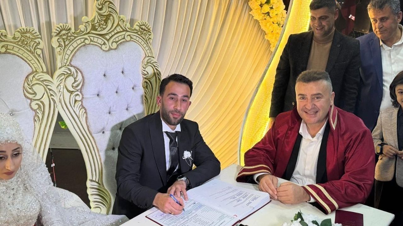 Eğirdir Belediye Başkanı Özer'in düğün paylaşımı sosyal medyada tartışma yarattı