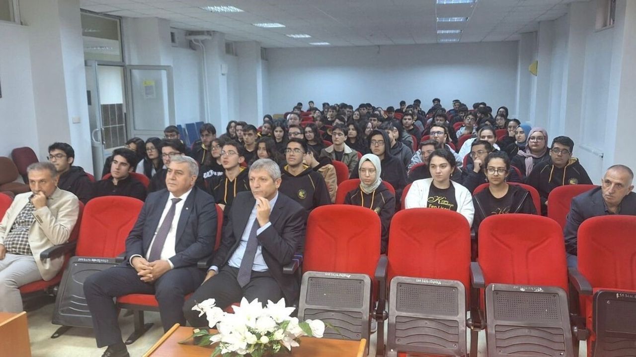 Elazığ’da 31 Lisede 'Üniversitem Yanımda' ile Fırat Üniversitesi Tanıtıldı