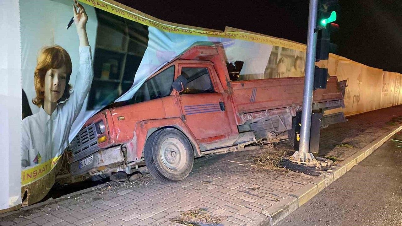 Elazığ'da freni patlayan kamyon: 2 yaralı