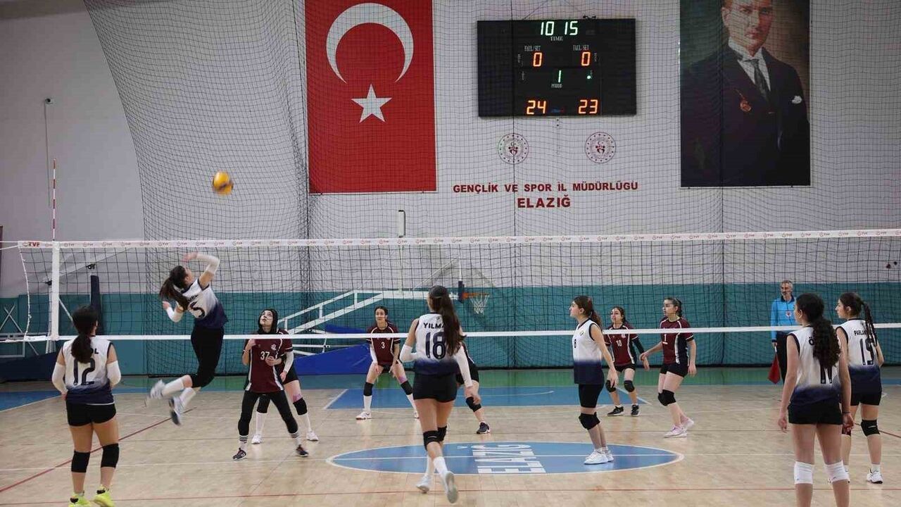 Elazığ'da Gençler A Voleybol İl Birinciliği tamamlandı
