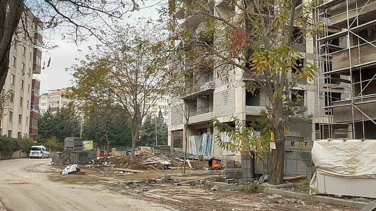 Elazığ'da inşaattan düşen işçi yaşamını yitirdi