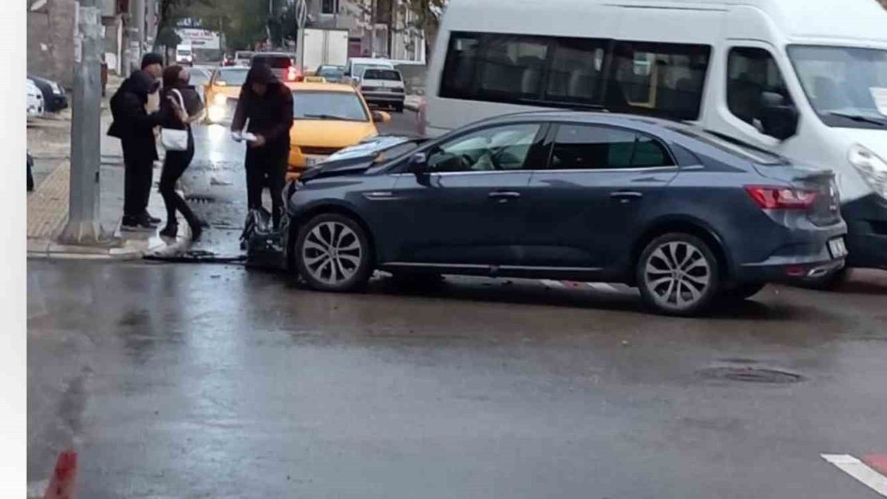 Elazığ'da Pertek Caddesi'nde Trafik Kazası: 1 Yaralı