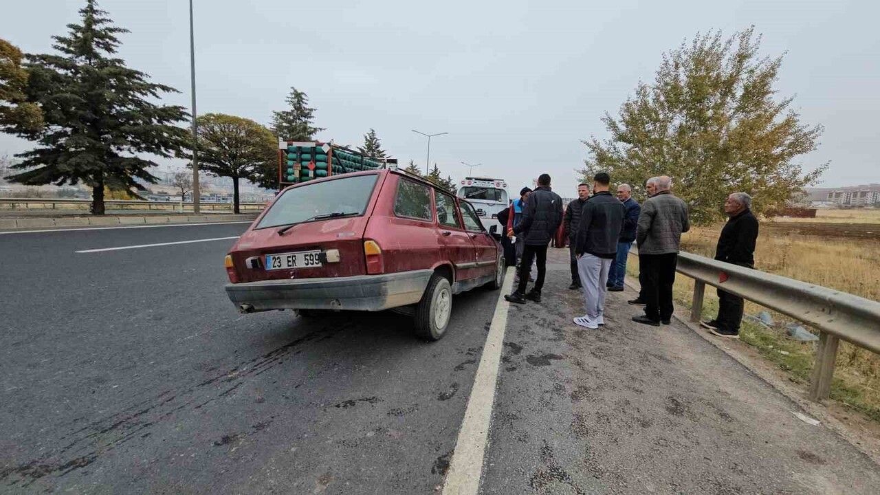 Elazığ'da trafik kazası: 2'si ağır 4 yaralı
