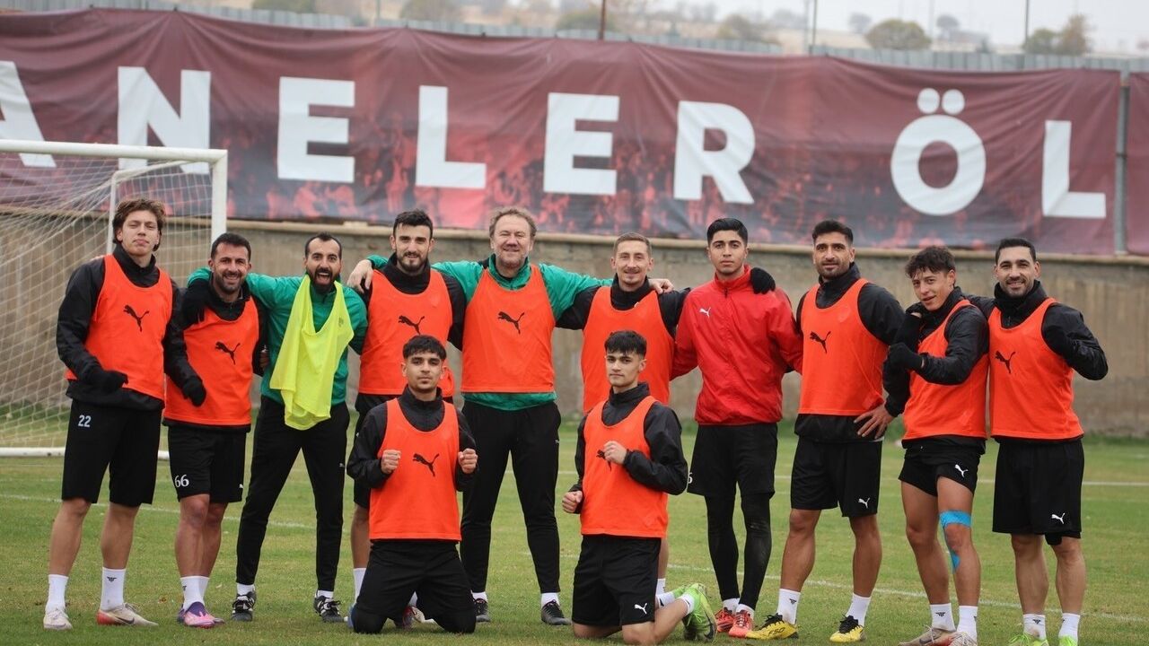 Elazığspor, Beykoz Anadolu deplasmanı için 20 futbolcuyla İstanbul’da