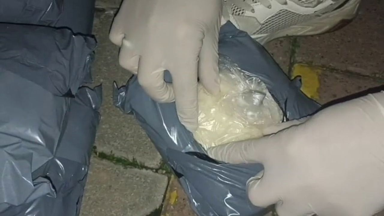 Emekli polis, İstanbul’dan Sakarya’ya getirdiği 5 kilo metamfetaminle yakalandı — Tutuklandı