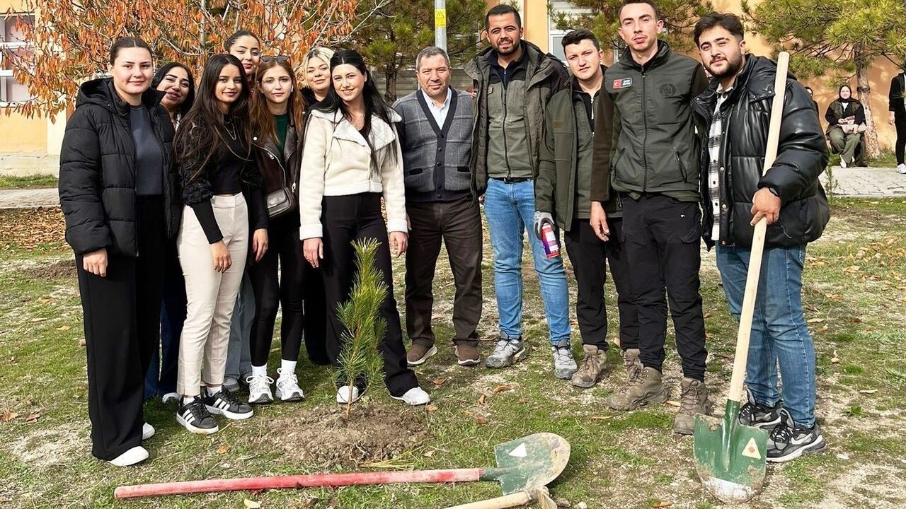 Emet MYO'da 100 sedir ve 60 karaçam fidanı dikildi