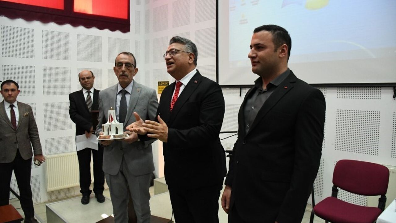 Emet MYO’da Tarih, Kültür, Turizm ve Ekonomi Çalıştayı ile Yöresel El Sanatları Sergisi