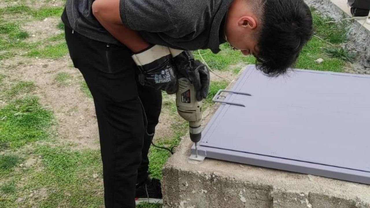 Emet’te Mesleki Lise Öğrencileri Riskli Rögar Kapaklarını Yeniledi