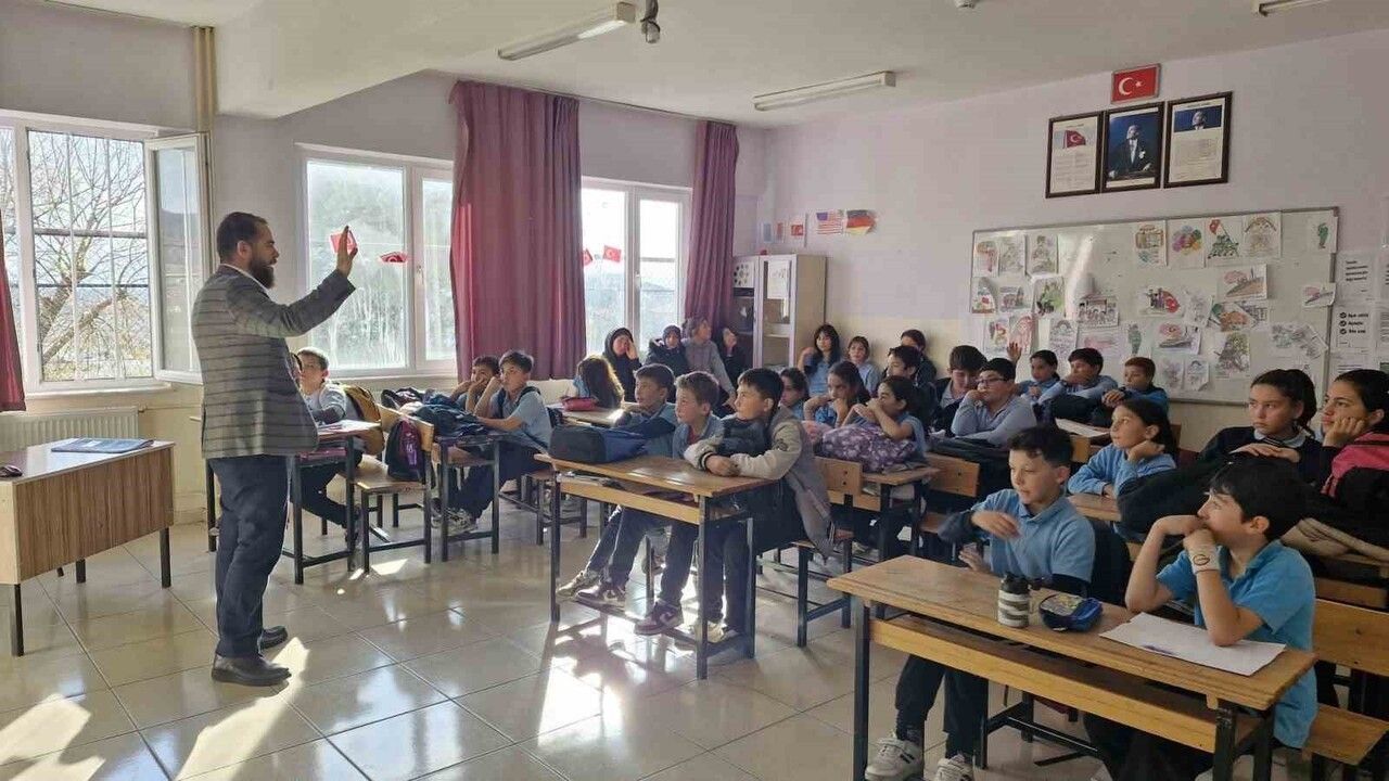 Emet'te Vaiz İsmail Hakkı Gül'den Ortaokul Öğrencilerine Değerler Eğitimi