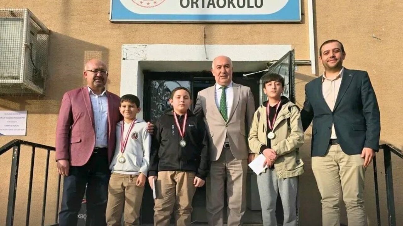 Emirdağ Atatürk Ortaokulu Geleneksel Satranç Turnuvası Sona Erdi