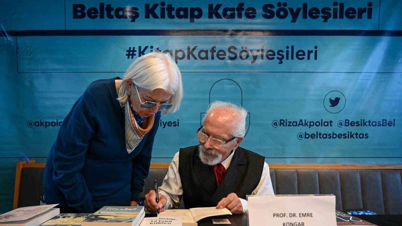Emre Kongar, Beltaş Kitap Kafe’de okuyucularla bir araya geldi