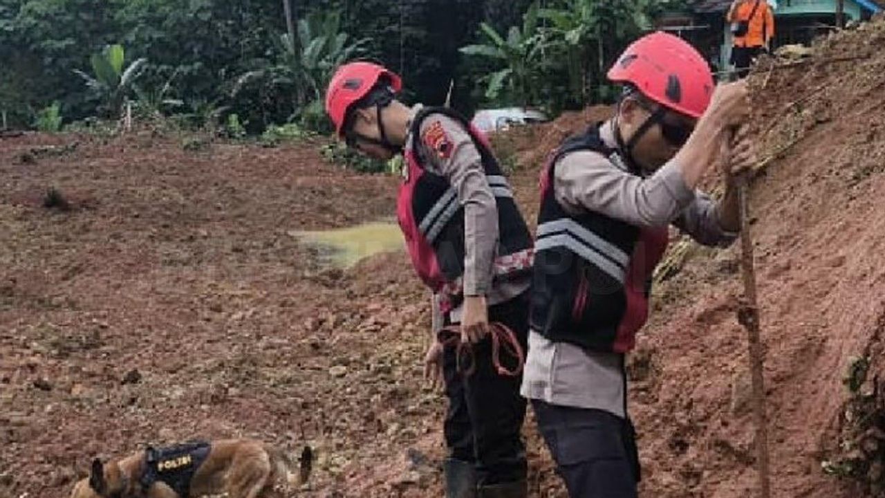 Endonezya Cilacap'ta toprak kaymasında can kaybı 16'ya yükseldi