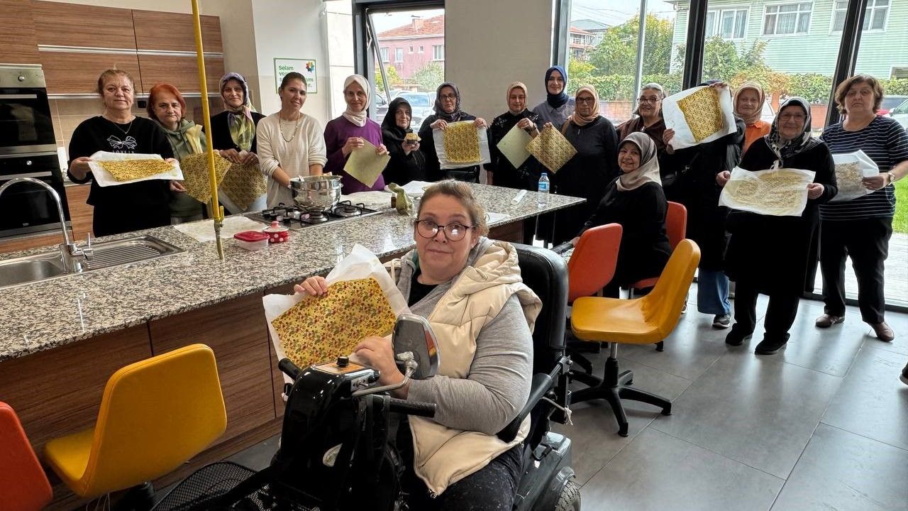 Engelli ailelerine yönelik balmumlu kumaş atölyesi: Streç filme çevreci alternatif