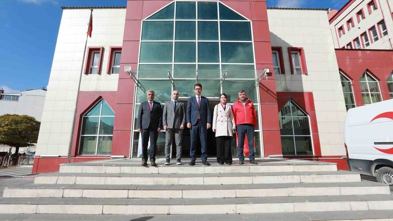 Erciş'te "Hedef 1918 Ünite Kan, Sen de Bir Cana Umut Ol" kampanyası başladı