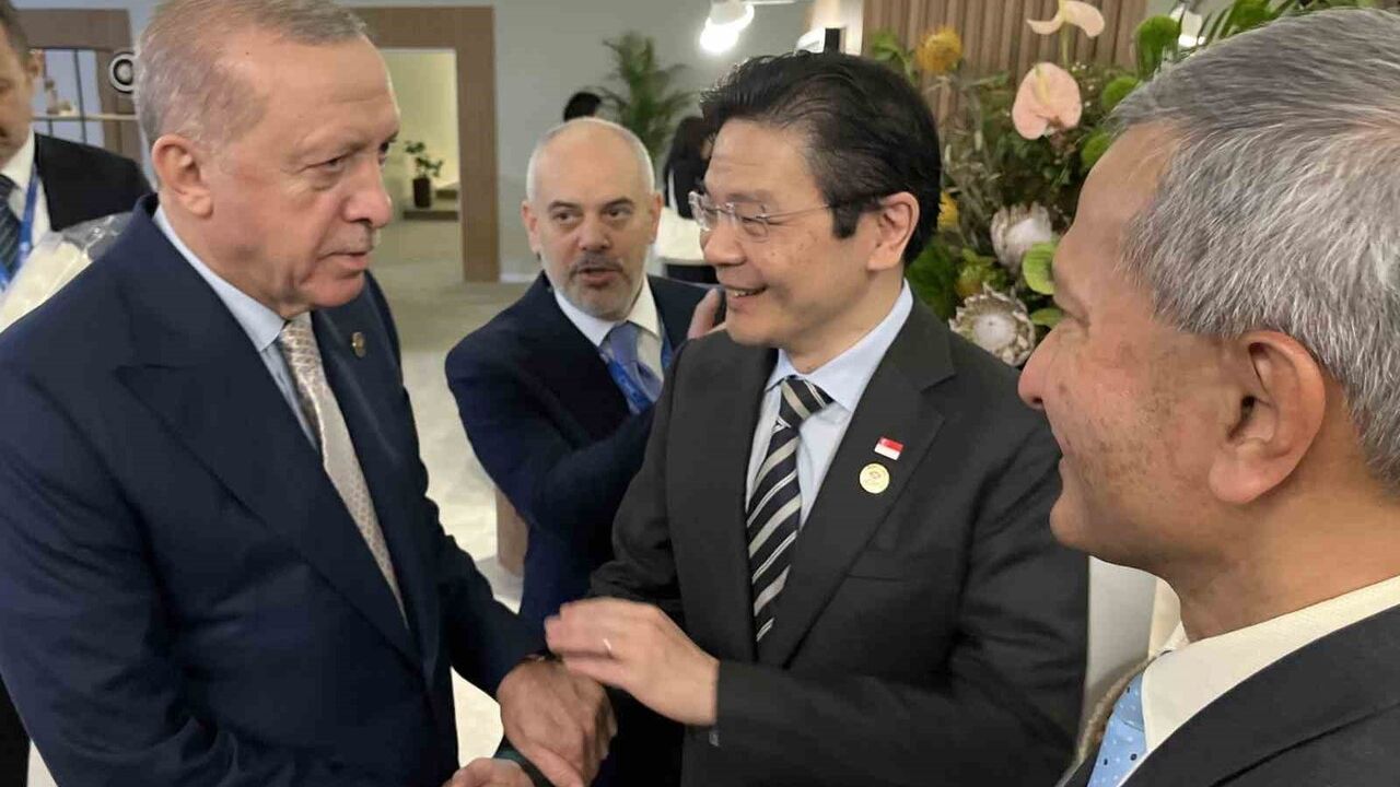 Erdoğan, G20 Zirvesi için bulunduğu Güney Afrika'da Singapur Başbakanı Wong’u kabul etti