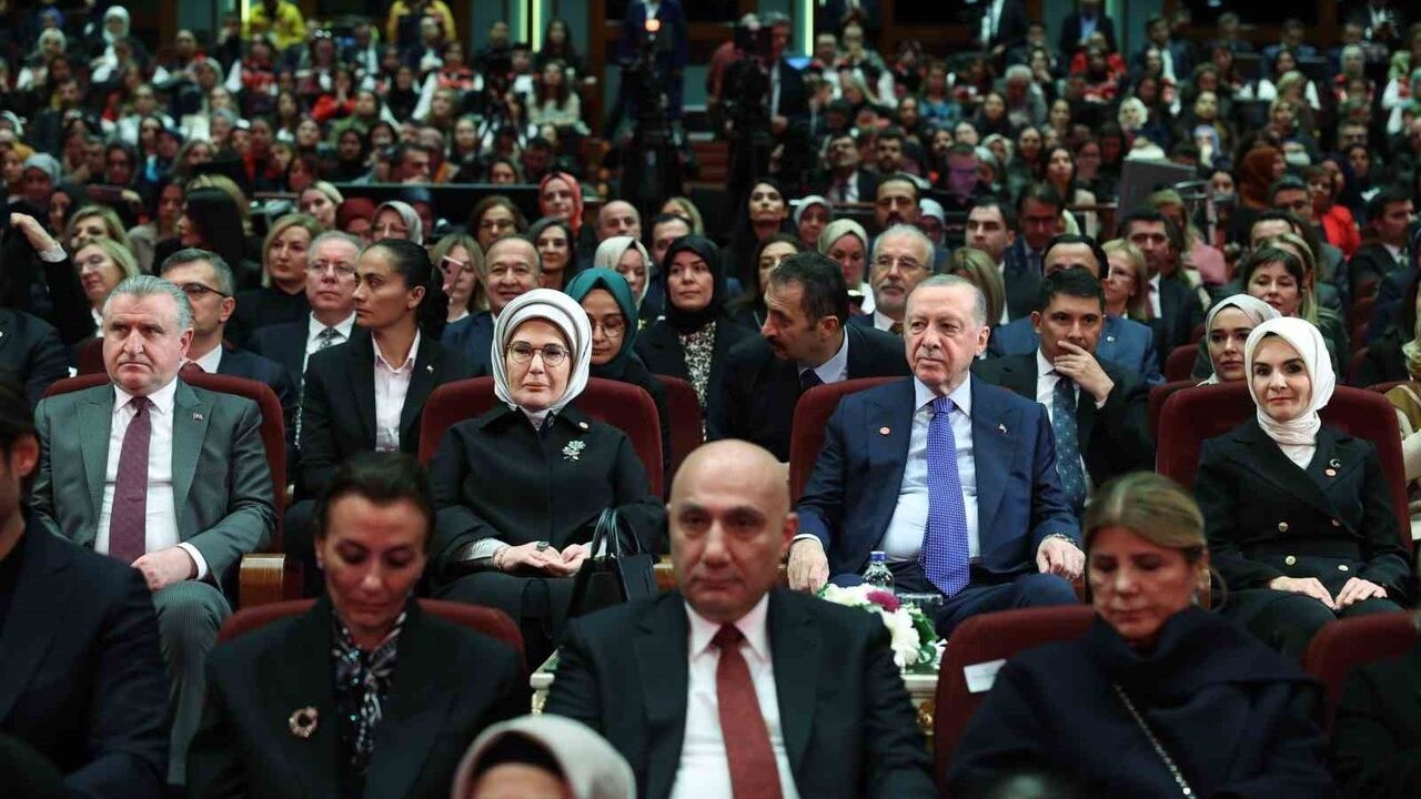 Erdoğan: "Kadına el kaldıranın eli de, vicdanı da kararmıştır"