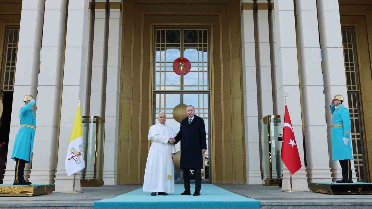 Erdoğan, Papa 14. Leo’yu Cumhurbaşkanlığı’nda resmi törenle karşıladı