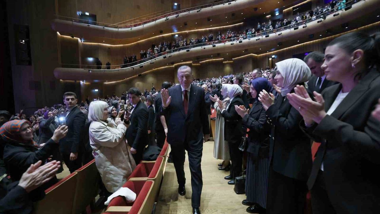 Erdoğan: Türkiye’de uyanışı başlatmaya bir şule yeter