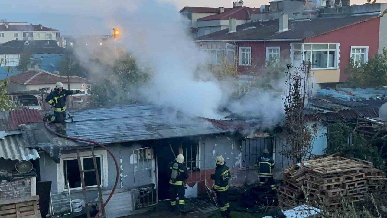 Ergene'de Gecekonduda Büyük Yangın: Serkan Zengin'in Evi Kullanılamaz Hale Geldi