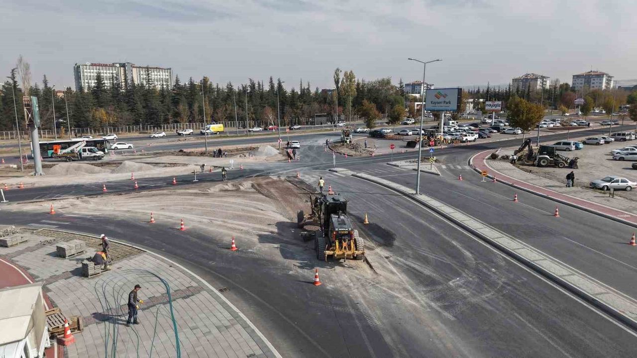 ERÜ Kavşağı'nda düzenleme çalışmaları sürüyor