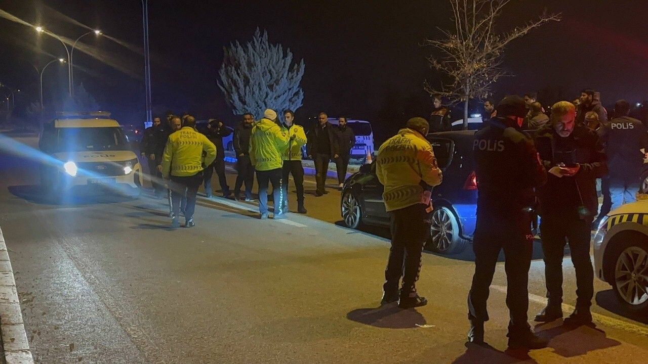 Erzincan’da alkollü sürücünün yarım saatlik kaçışı 3 polis aracına çarpmayla sonlandı