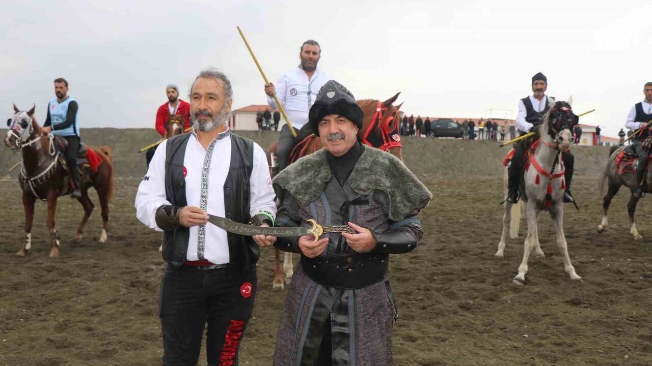 Erzincan'da cirit geleneği dostluk müsabakalarıyla sürdürülüyor