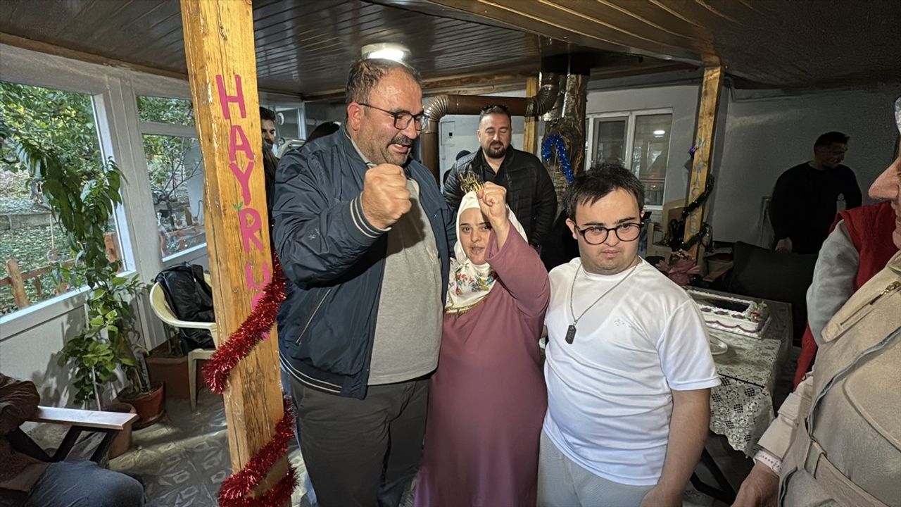 Erzincan'da Down Sendromlu Sümeyra'ya Doğum Günü Sürprizi