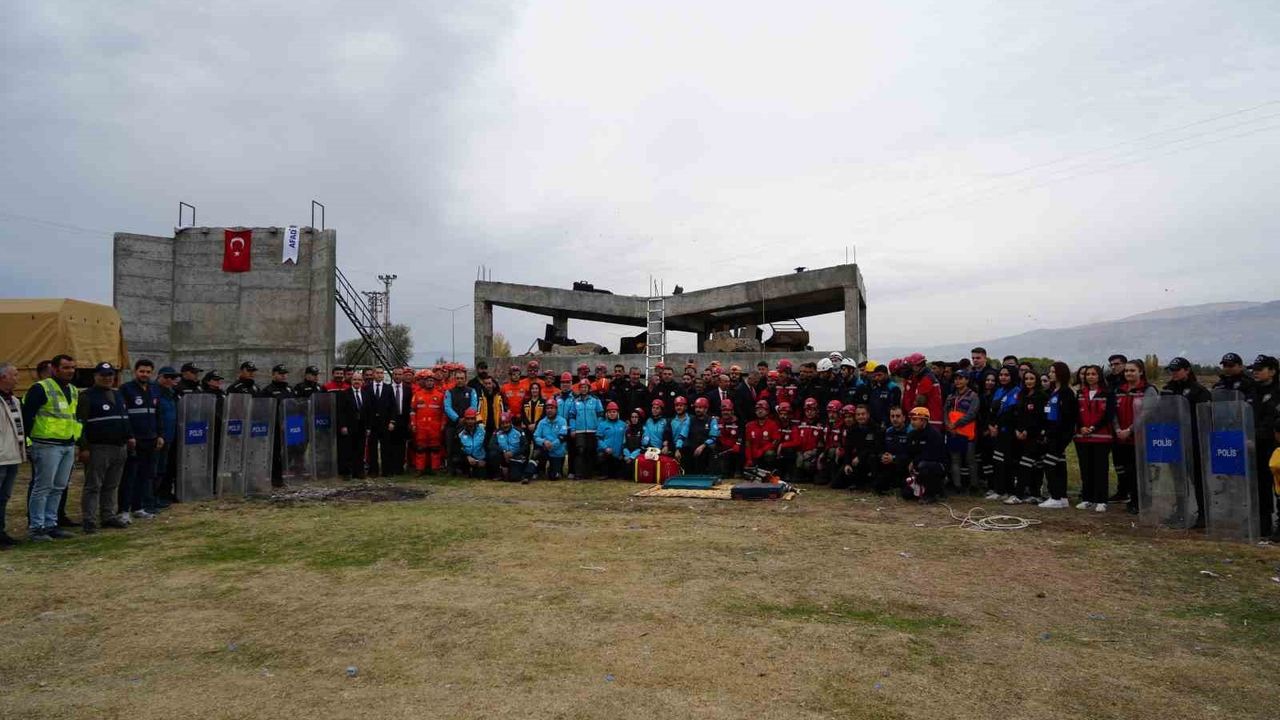 Erzincan'da Gerçekçi Deprem Tatbikatı