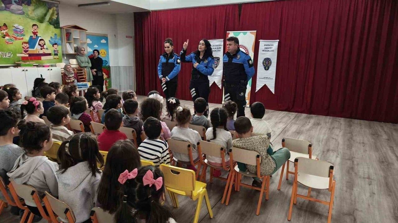 Erzincan'da polislerden öğrencilere güvenlik ve trafik eğitimi