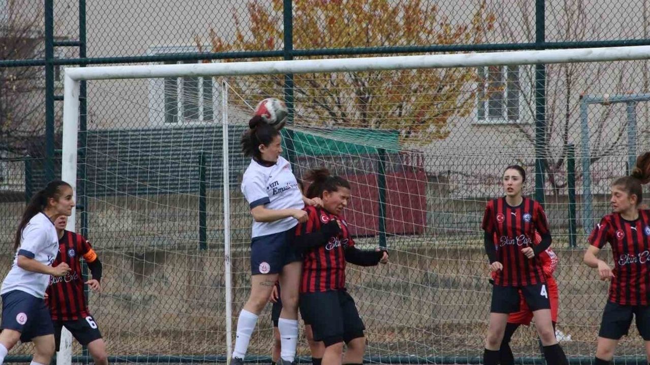 Erzincan Gençler Gücü evinde Ağrı'ya 5-0 yenildi