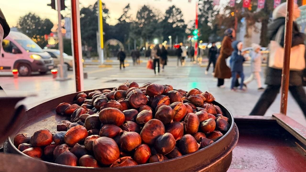 Erzincan sokaklarında kestane tezgâhları: Kışın şifası tezgâhlarda