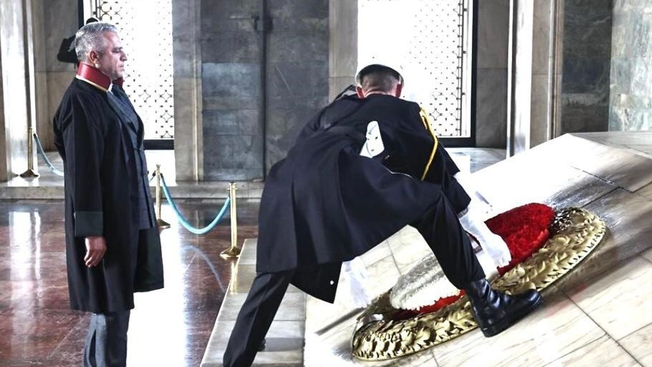 Erzurum Barosu Anıtkabir’de Atatürk’ü andı