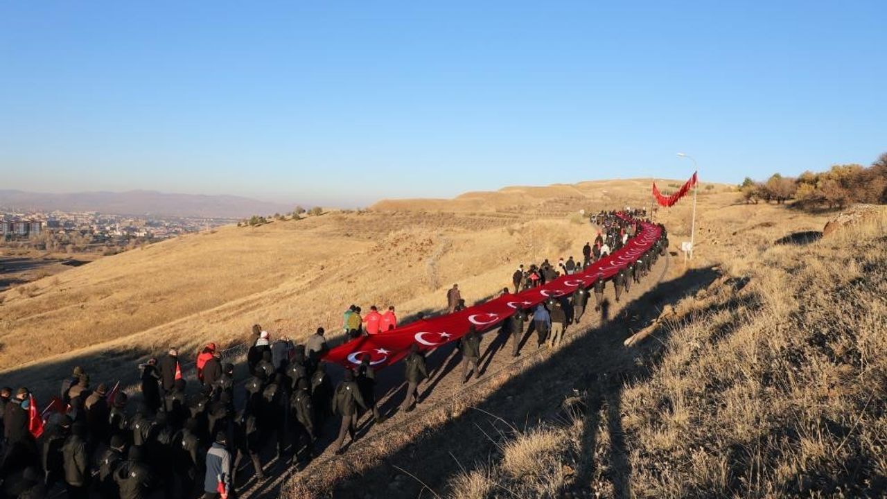 Erzurum'da Aziziye Savunması Yürüyüşü