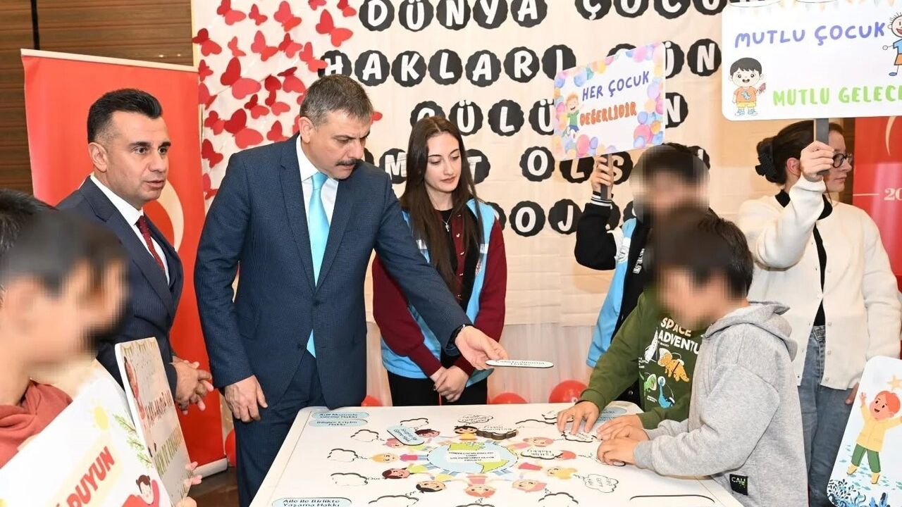 Erzurum'da 'Gülüşün Umut Olsun' ile 100 çocuğa özel program