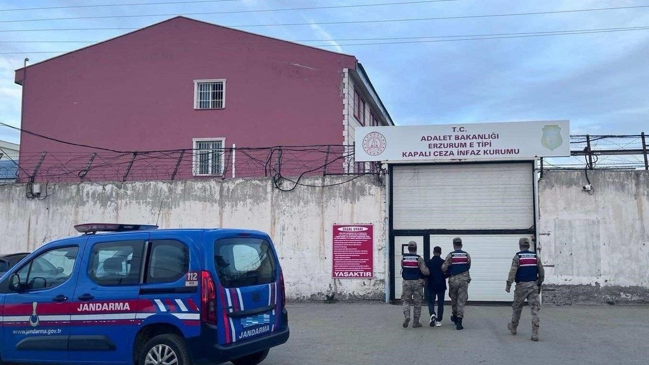 Erzurum'da Jandarma Aranan Şahsı Yakaladı