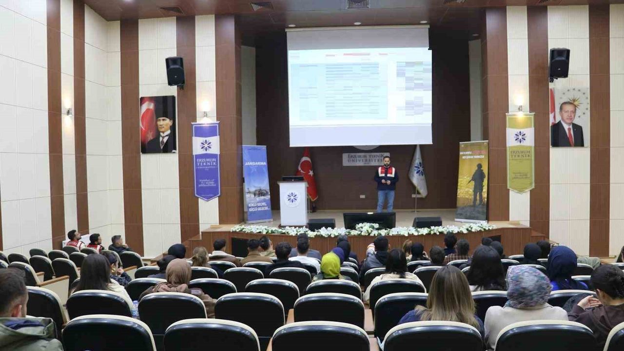 Erzurum'da jandarmadan öğrencilere madde bağımlılığı semineri